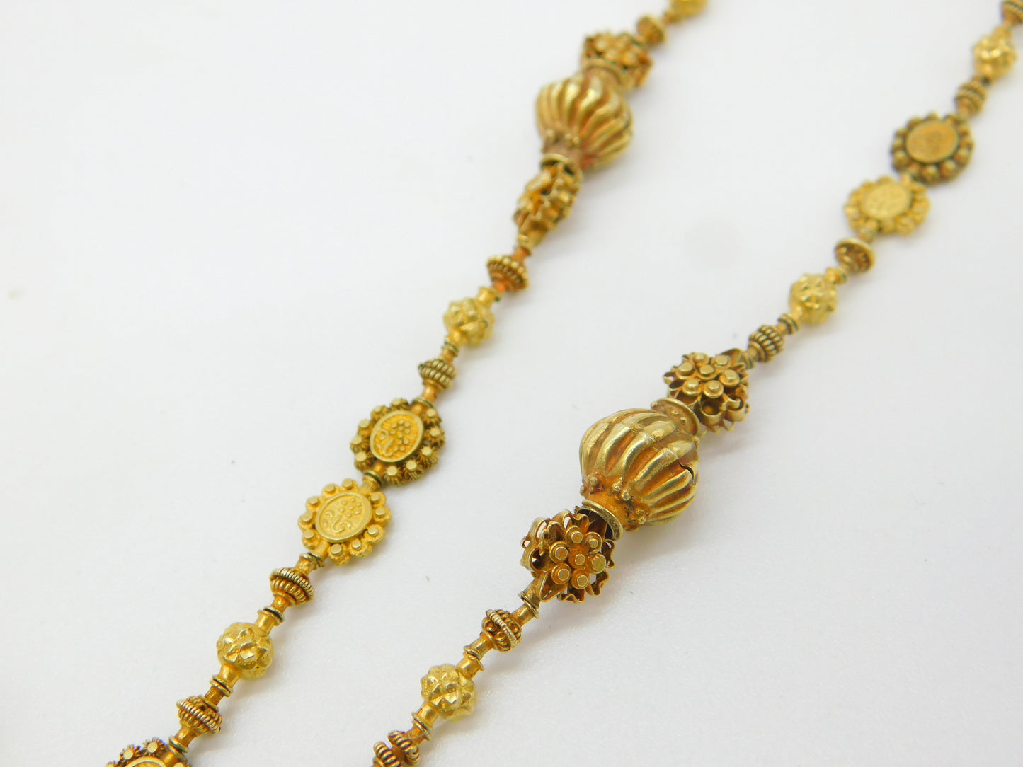 18th Century Spanish Colonial Philippines 18ct Yellow Gold Tamborin Reliquary Necklace c1750