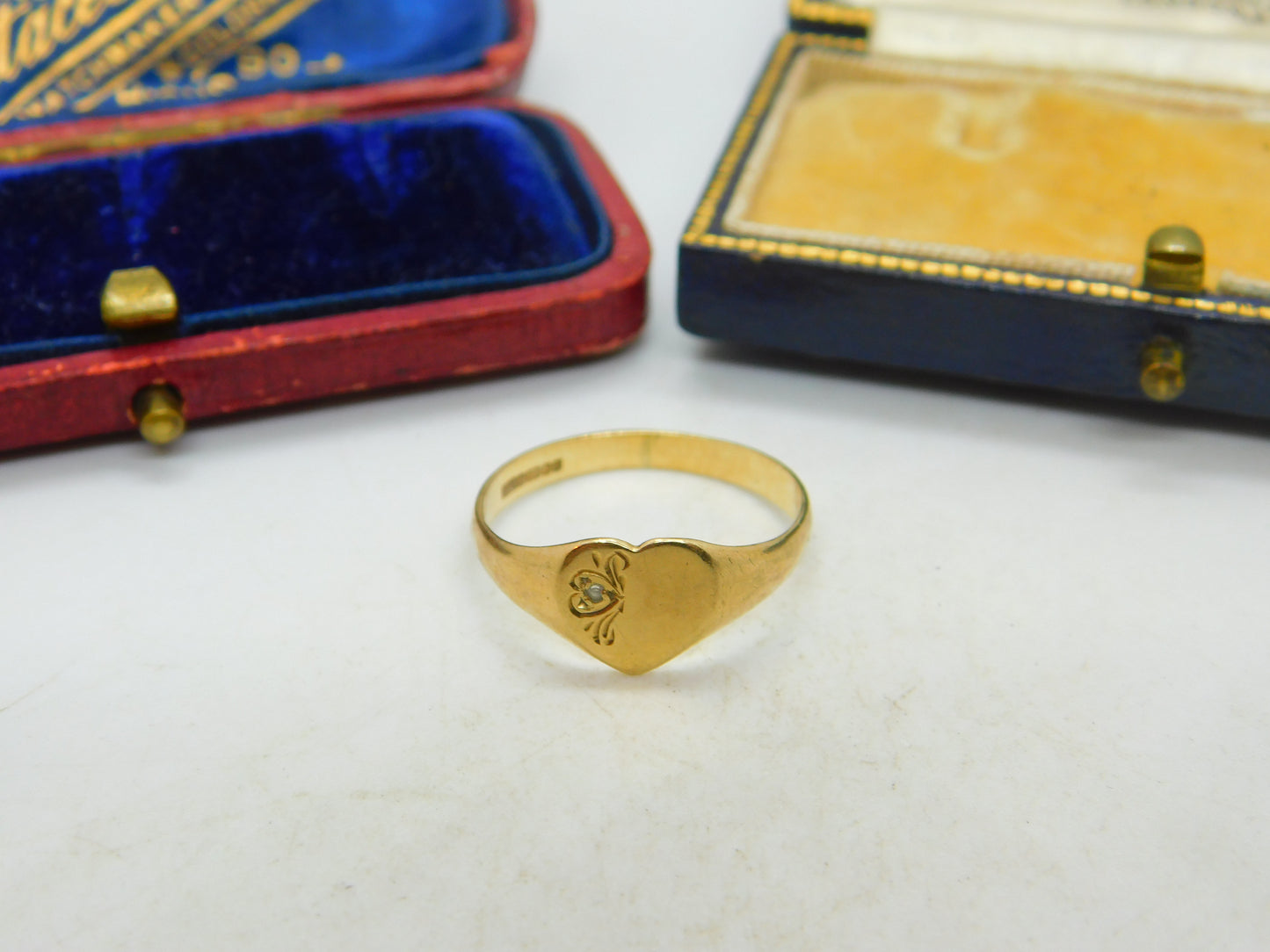 Heart 9ct Yellow Gold Signet Ring Vintage 1990 Birmingham Size P UK