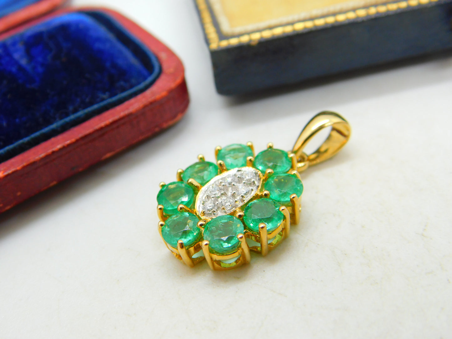 1.526ct Siberian Emerald and 0.082ct Diamond 18ct Yellow Gold Pendant Vintage