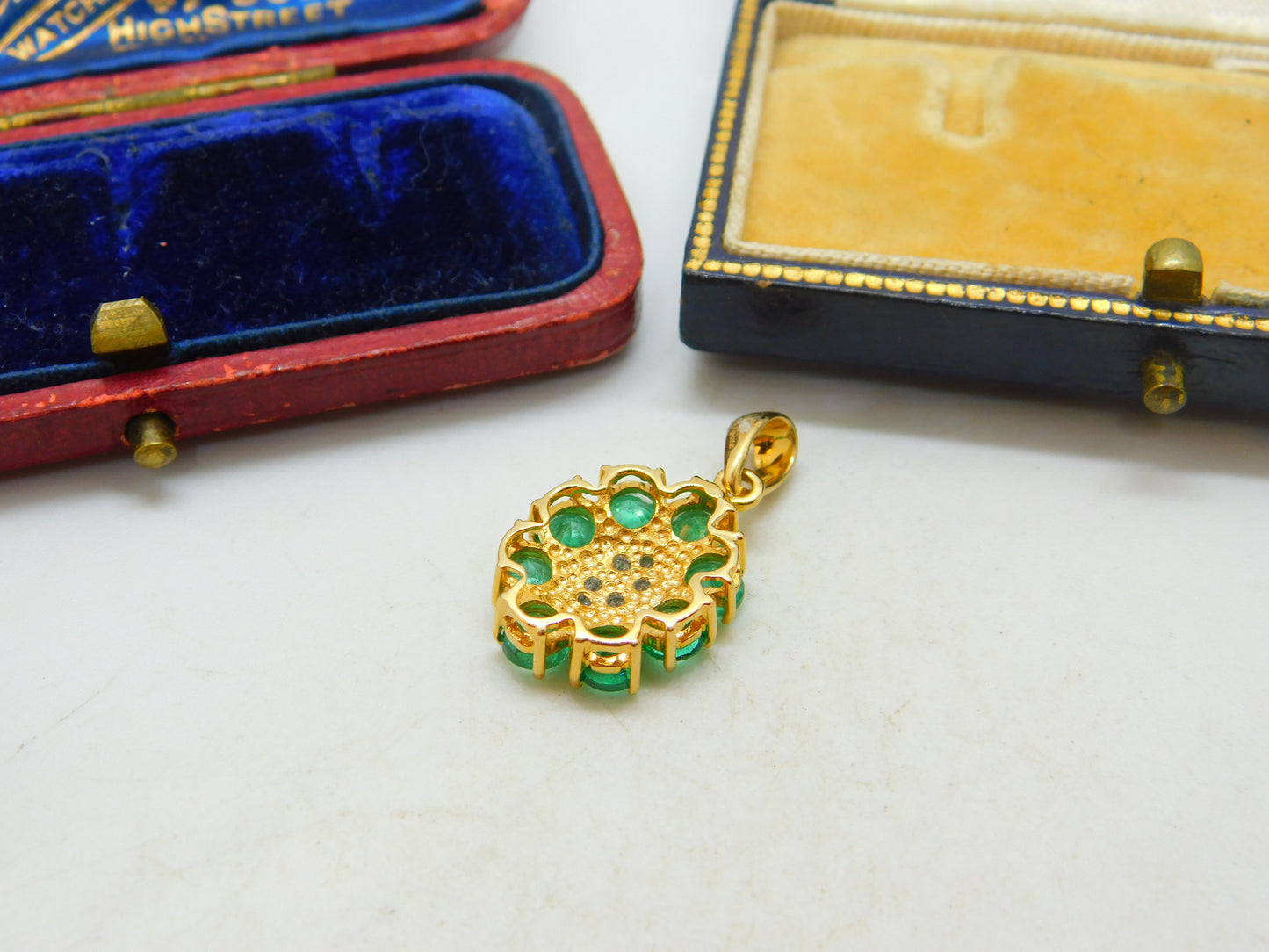 1.526ct Siberian Emerald and 0.082ct Diamond 18ct Yellow Gold Pendant Vintage