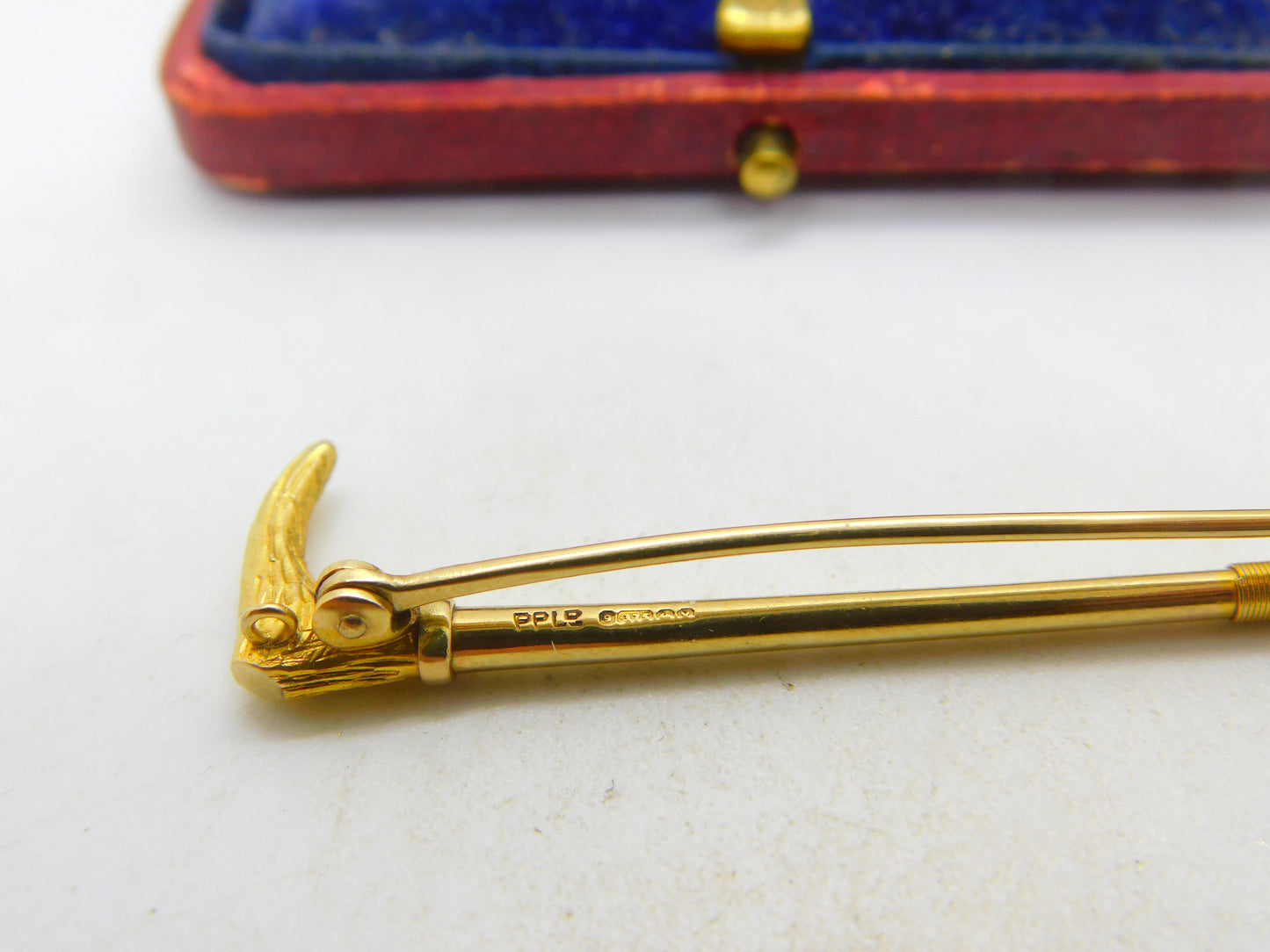 9ct Yellow Gold Hunting Crop Whip Stock Pin Brooch 1947 Birmingham