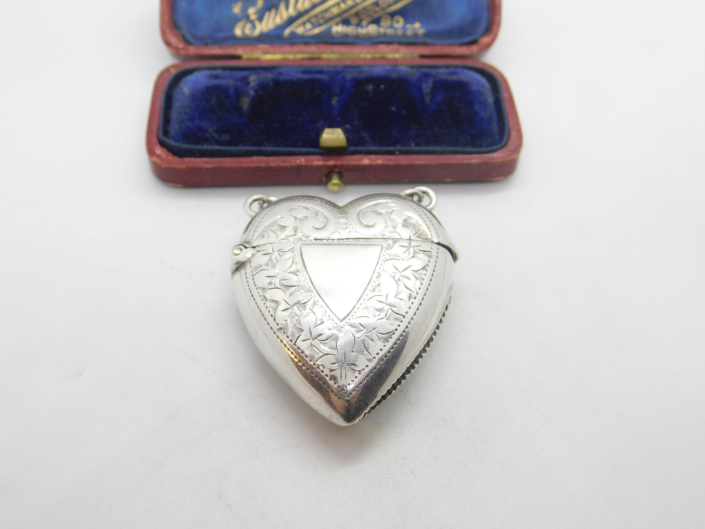 Victorian Sterling Silver Heart Shaped Floral Pattern Vesta Case 1896 Birmingham