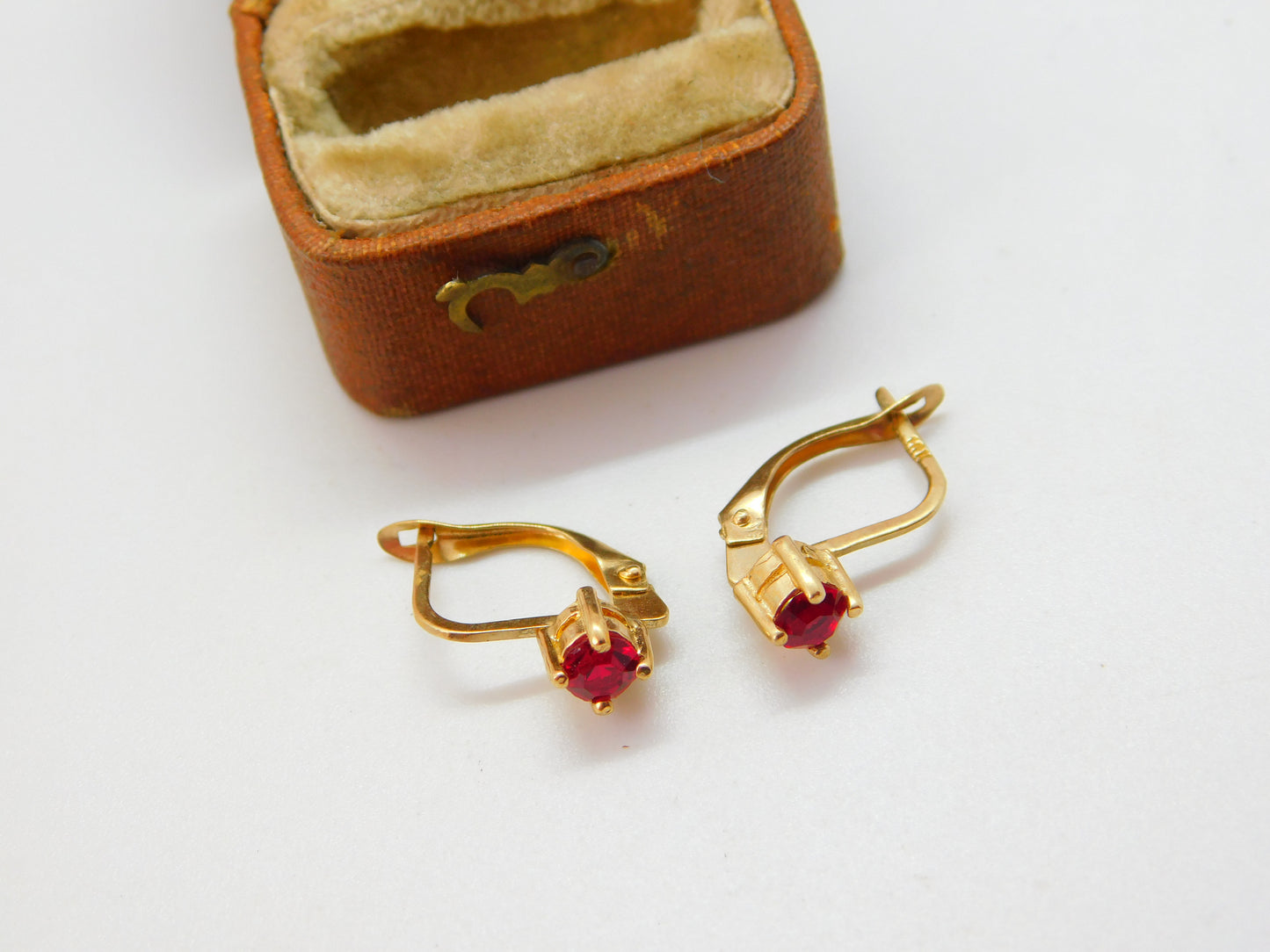 10ct Yellow Gold Ruby Paste Set Clip Earrings Vintage c1990