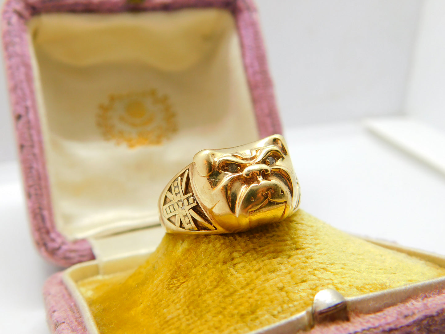 9ct Yellow Gold & Diamond Set British Bulldog Band Ring Vintage c1970