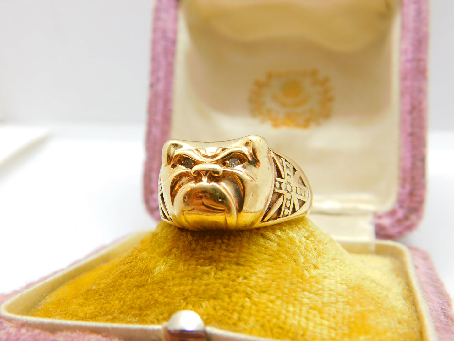 9ct Yellow Gold & Diamond Set British Bulldog Band Ring Vintage c1970