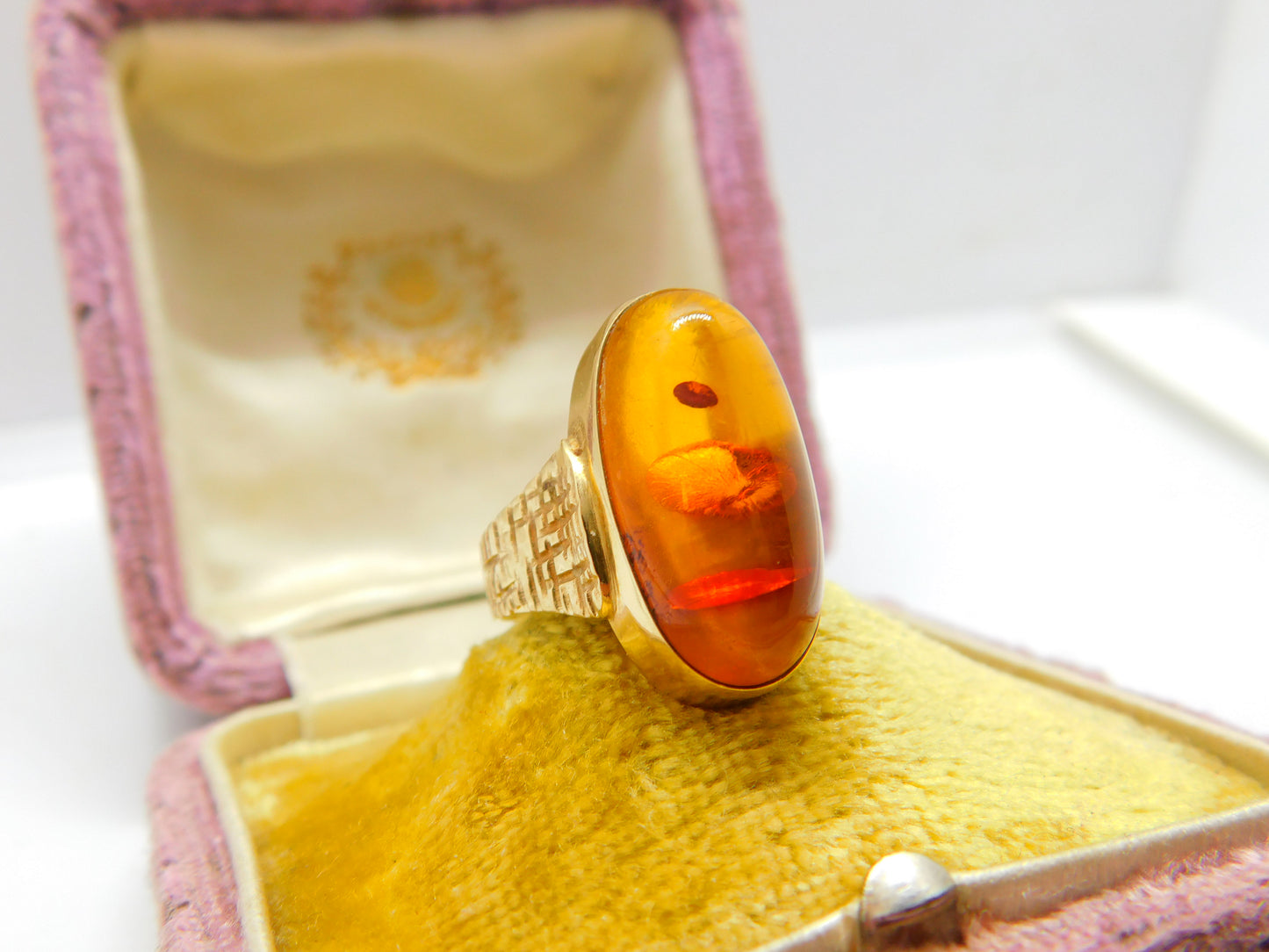 9ct Yellow Gold & Cabochon Baltic Amber Band Ring Vintage c1970 Textured