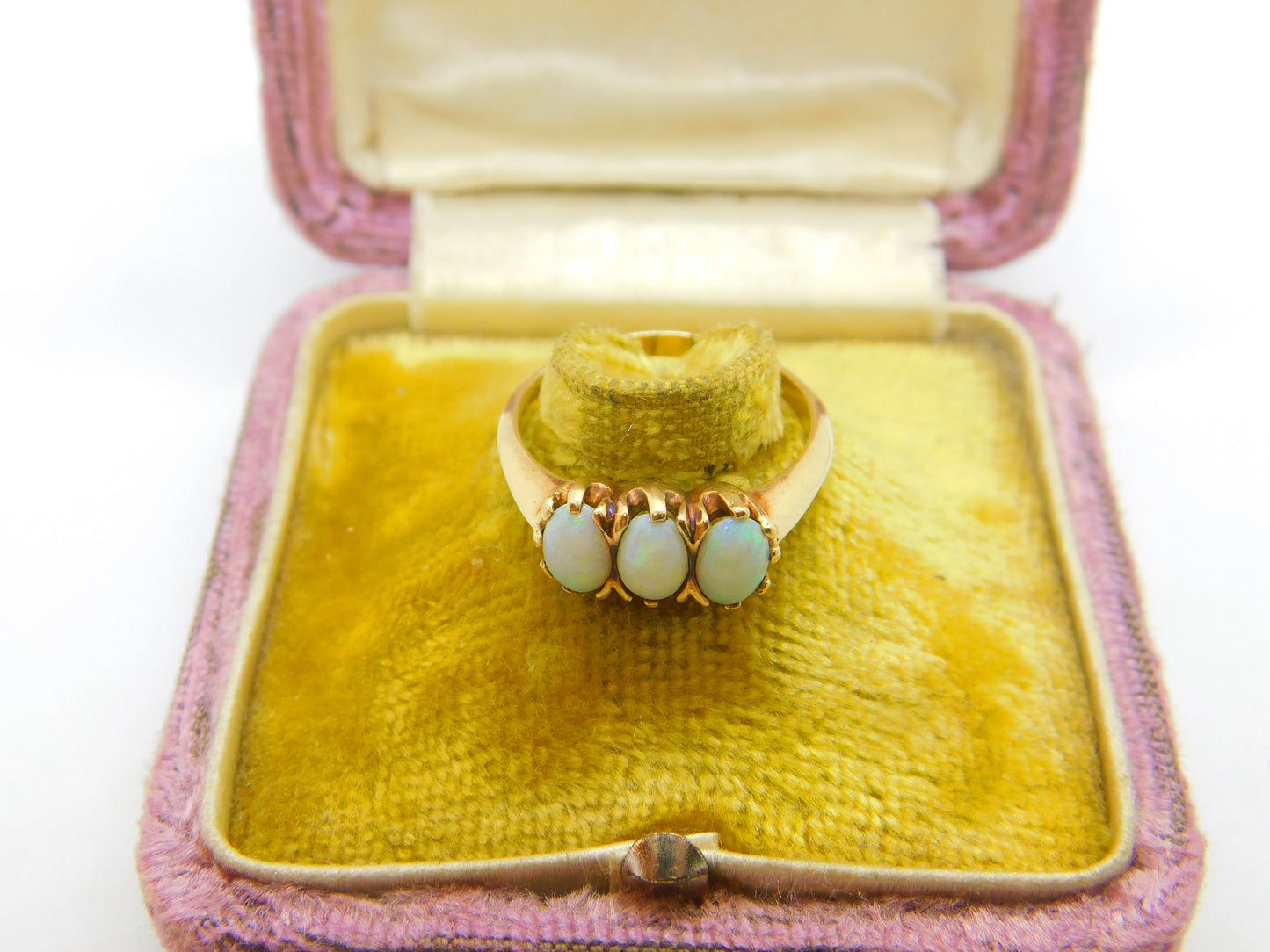 14ct Yellow Gold & Three Cabochon Opal Set Band Ring Vintage c1970