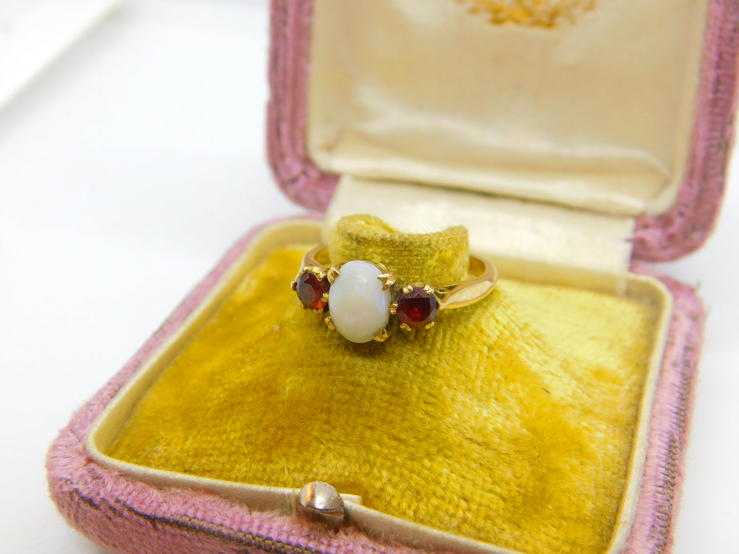 9ct Yellow Gold, Cabochon Opal & Garnet Set Band Ring Vintage 1963 Birmingham