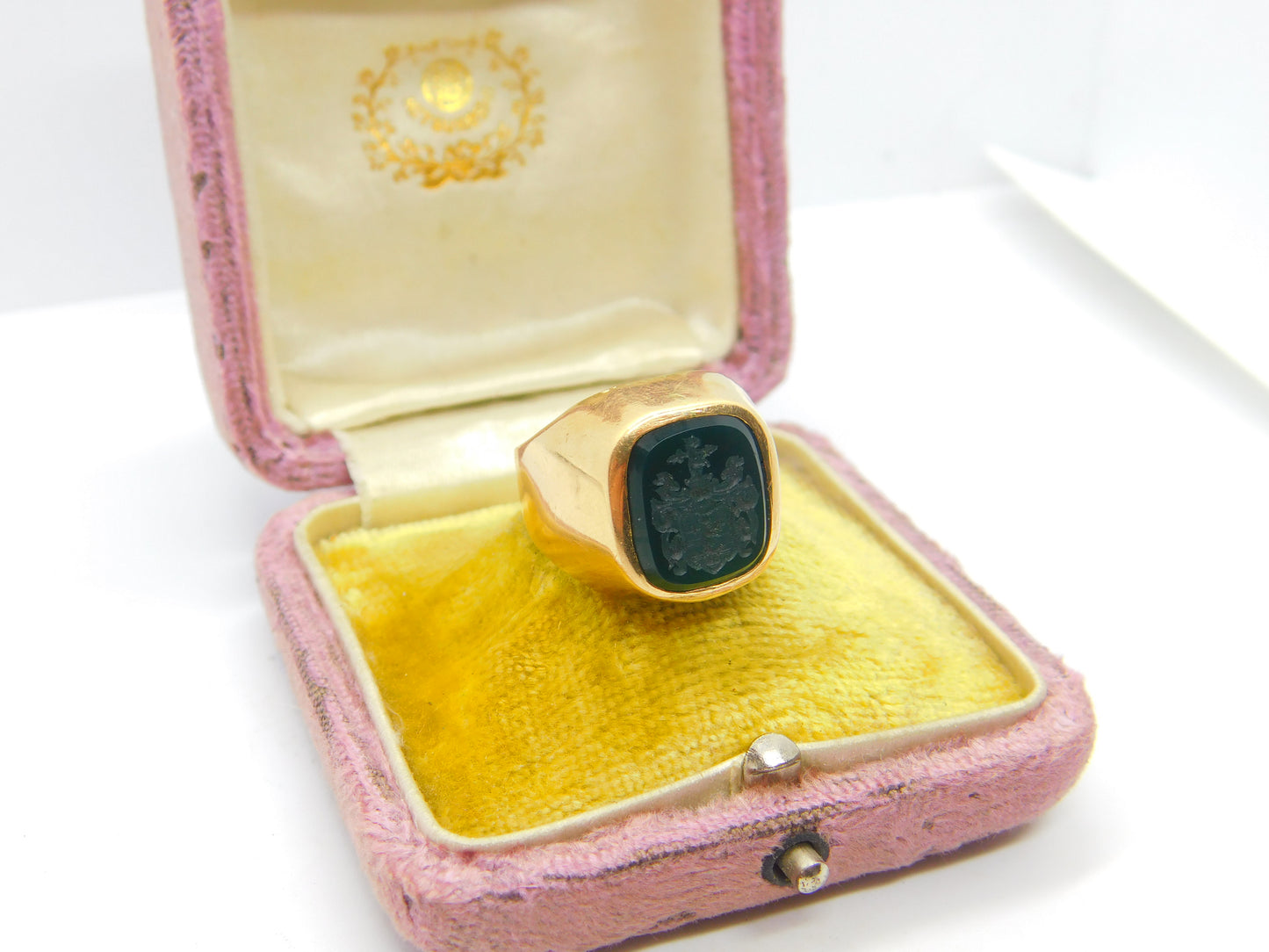 Czech 14ct Yellow Gold Carved Bloodstone Intaglio Heraldic Signet Ring Victorian c1860