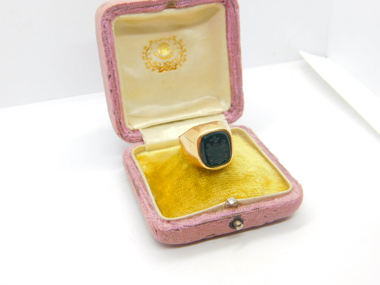 Czech 14ct Yellow Gold Carved Bloodstone Intaglio Heraldic Signet Ring Victorian c1860