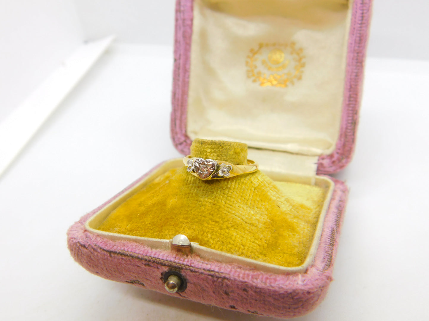 18ct Yellow Gold & Heart Set Diamond Sweetheart Ring 1971 Birmingham