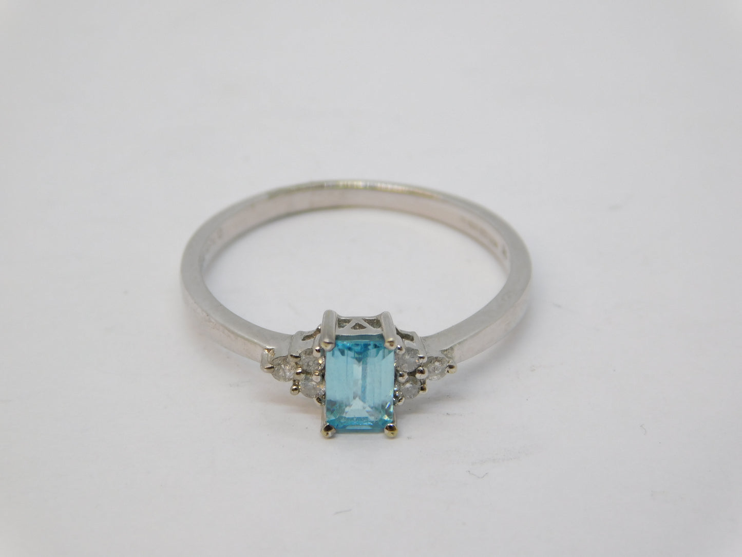 9ct White Gold, Aquamarine & Diamond Engagement Ring Vintage c1990