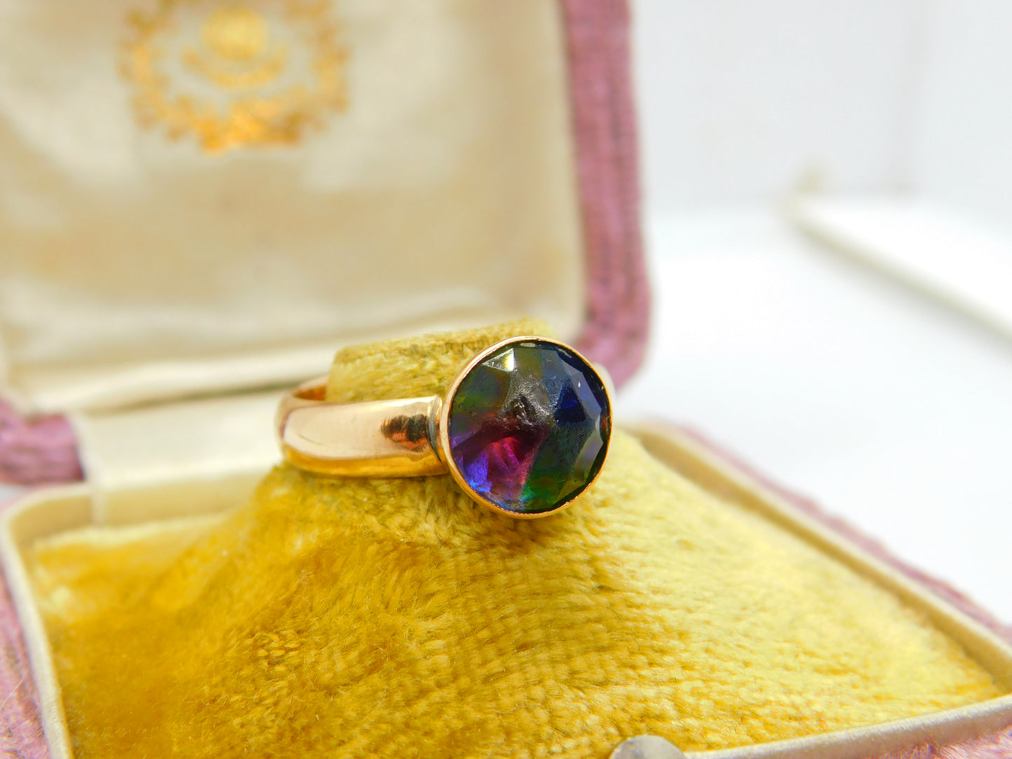 9ct Yellow Gold & Rainbow Glass Band Ring Antique 1937 Birmingham Art Deco