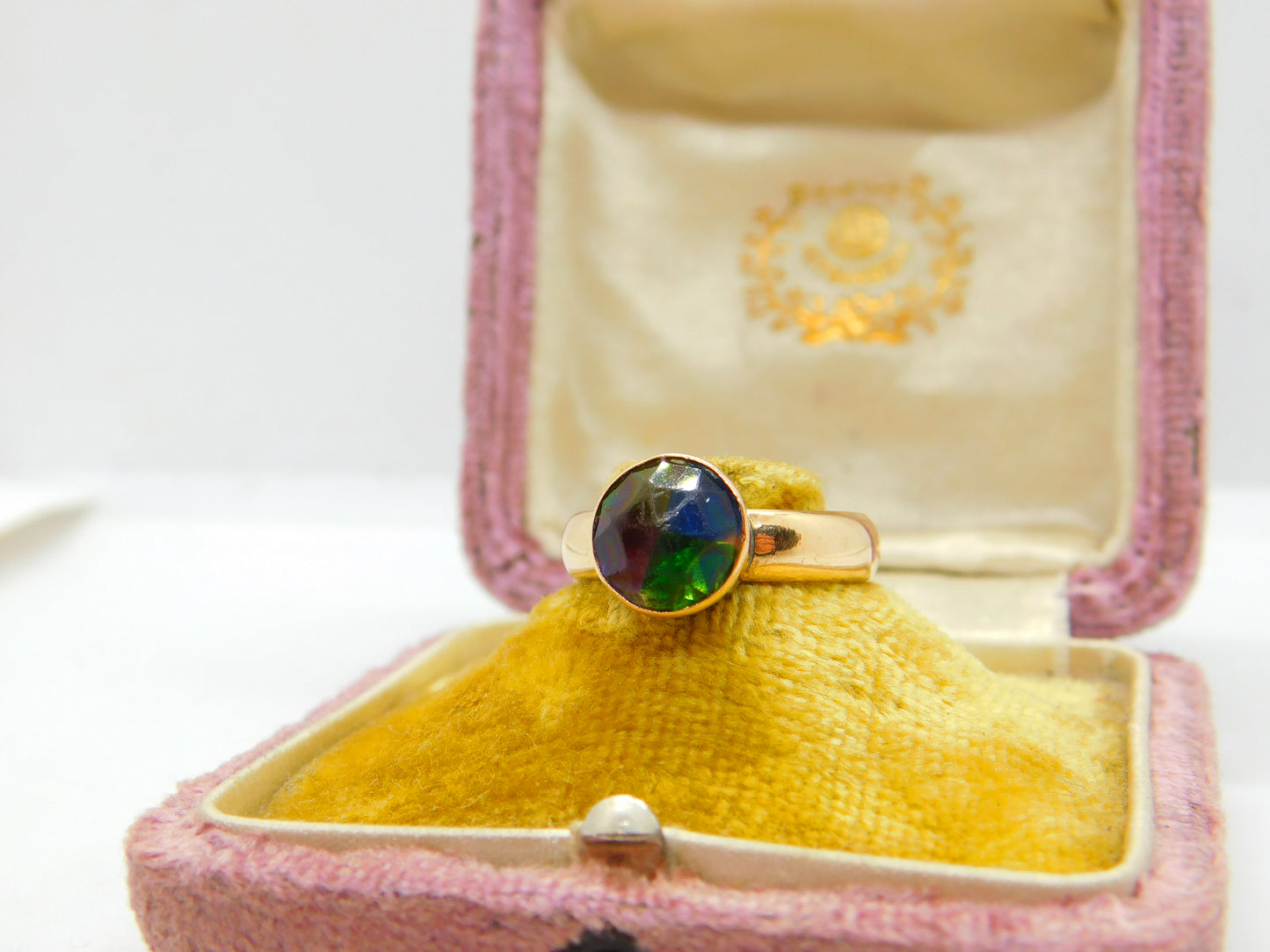 9ct Yellow Gold & Rainbow Glass Band Ring Antique 1937 Birmingham Art Deco