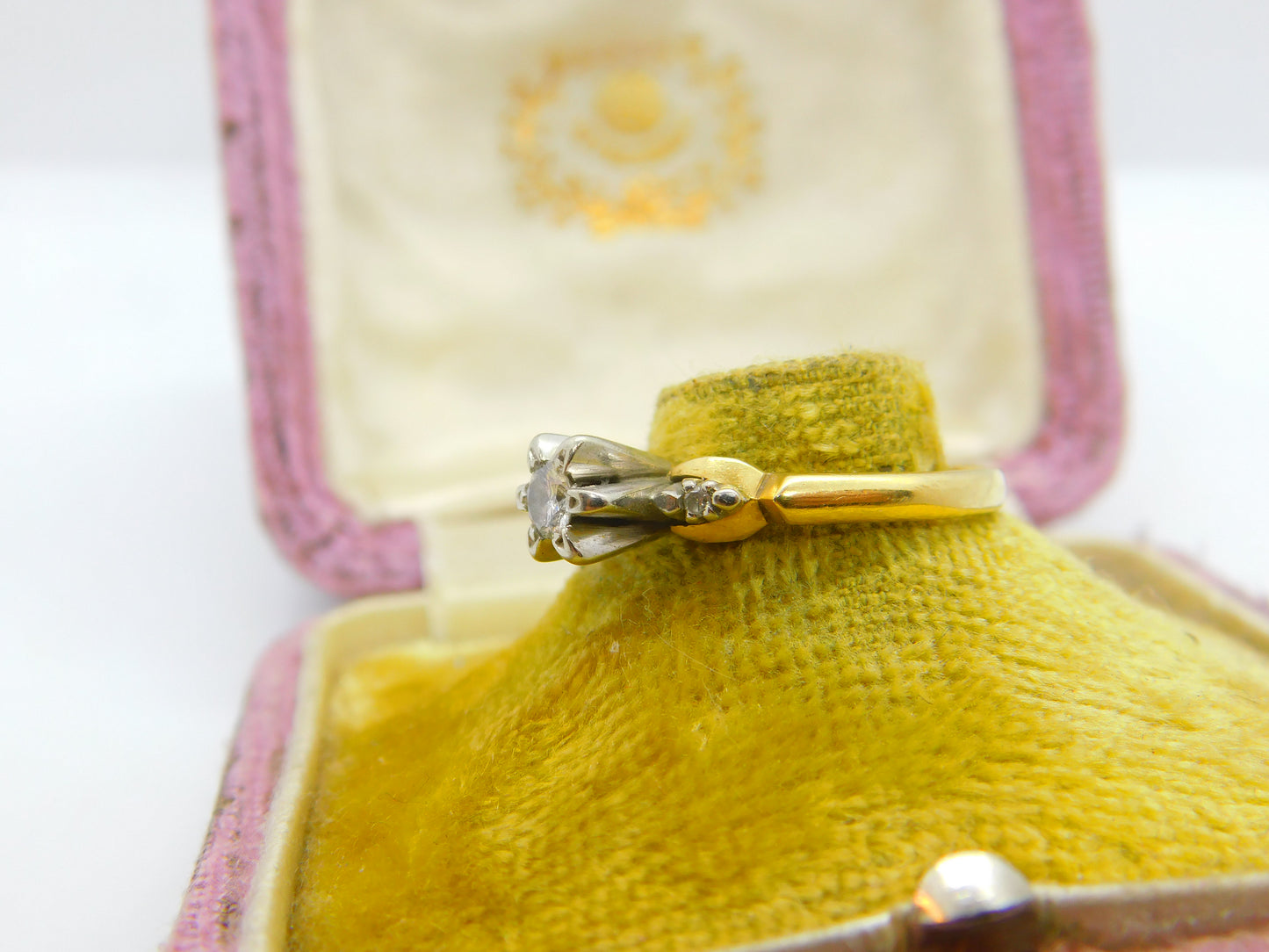 18ct Yellow Gold & 0.15ct Diamond Solitaire Band Ring Antique c1930 Art Deco