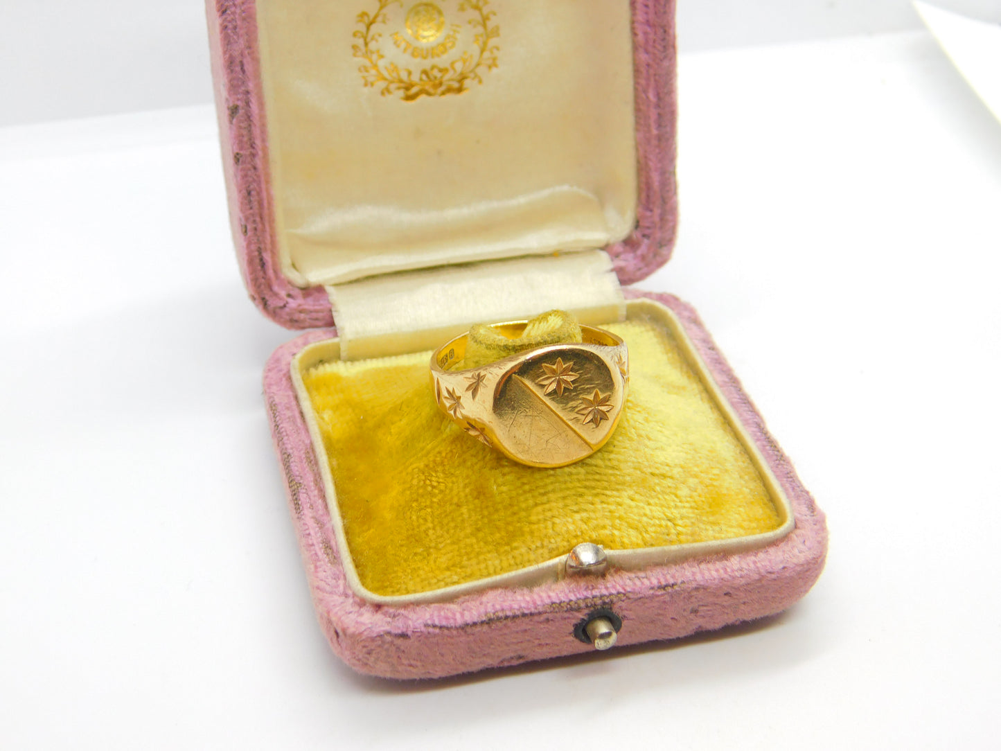 Large 9ct Yellow Gold Star Pattern Signet Ring Vintage 1966 London Size Z UK