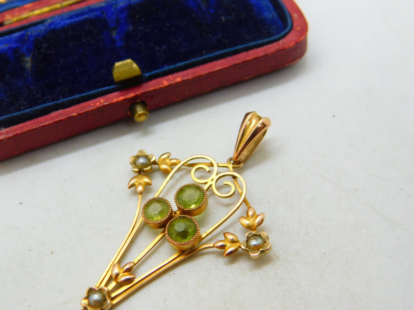 Edwardian 9ct Gold, Peridot & Seed Pearl Lavalier Pendant Antique c1910