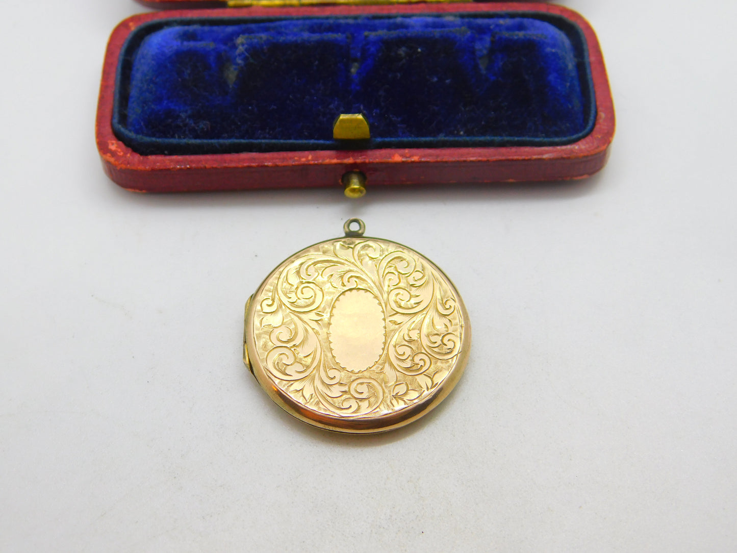 9ct Yellow Gold Back & Front Floral Pattern Double Locket Pendant Antique c1920