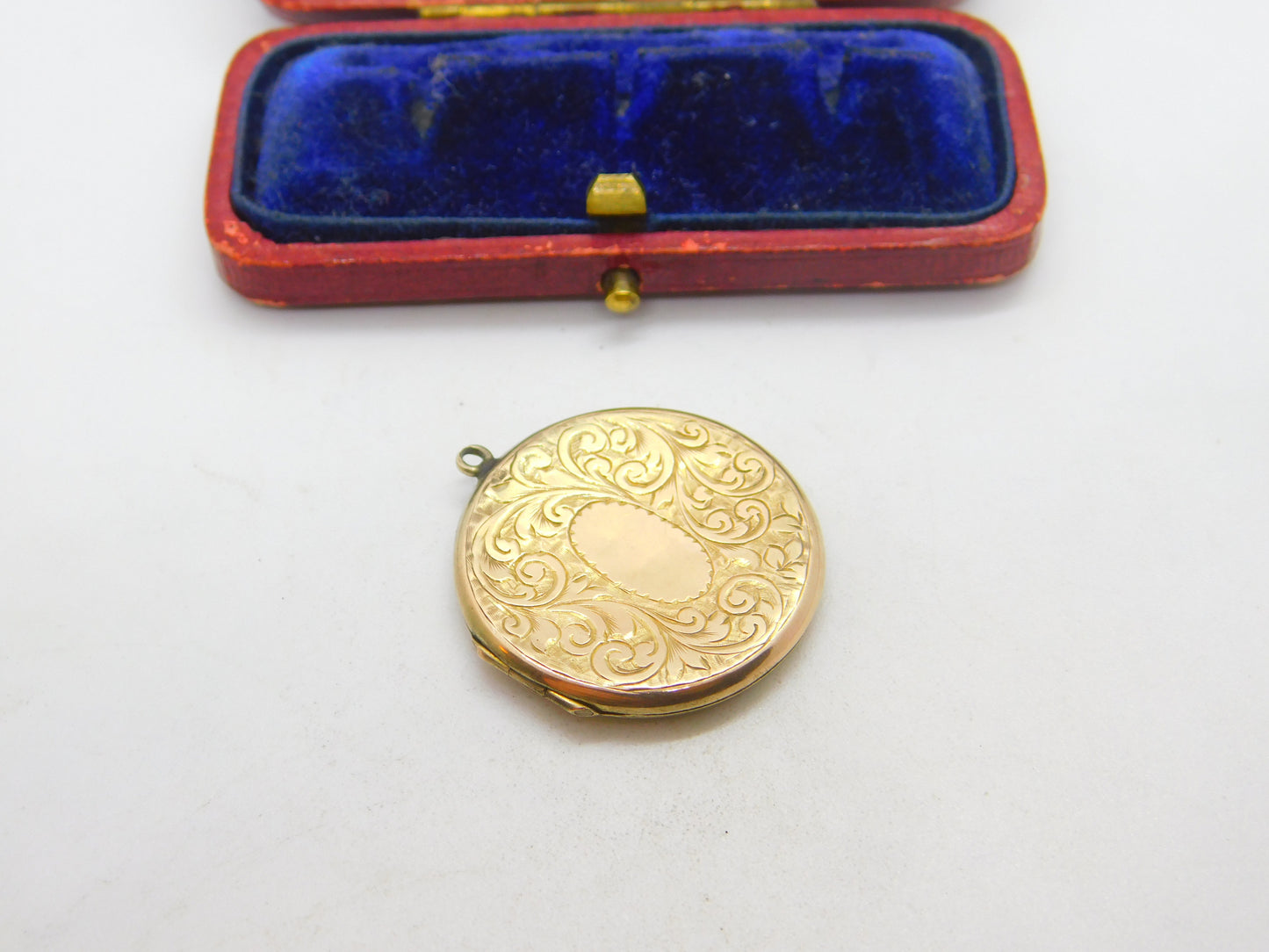 9ct Yellow Gold Back & Front Floral Pattern Double Locket Pendant Antique c1920