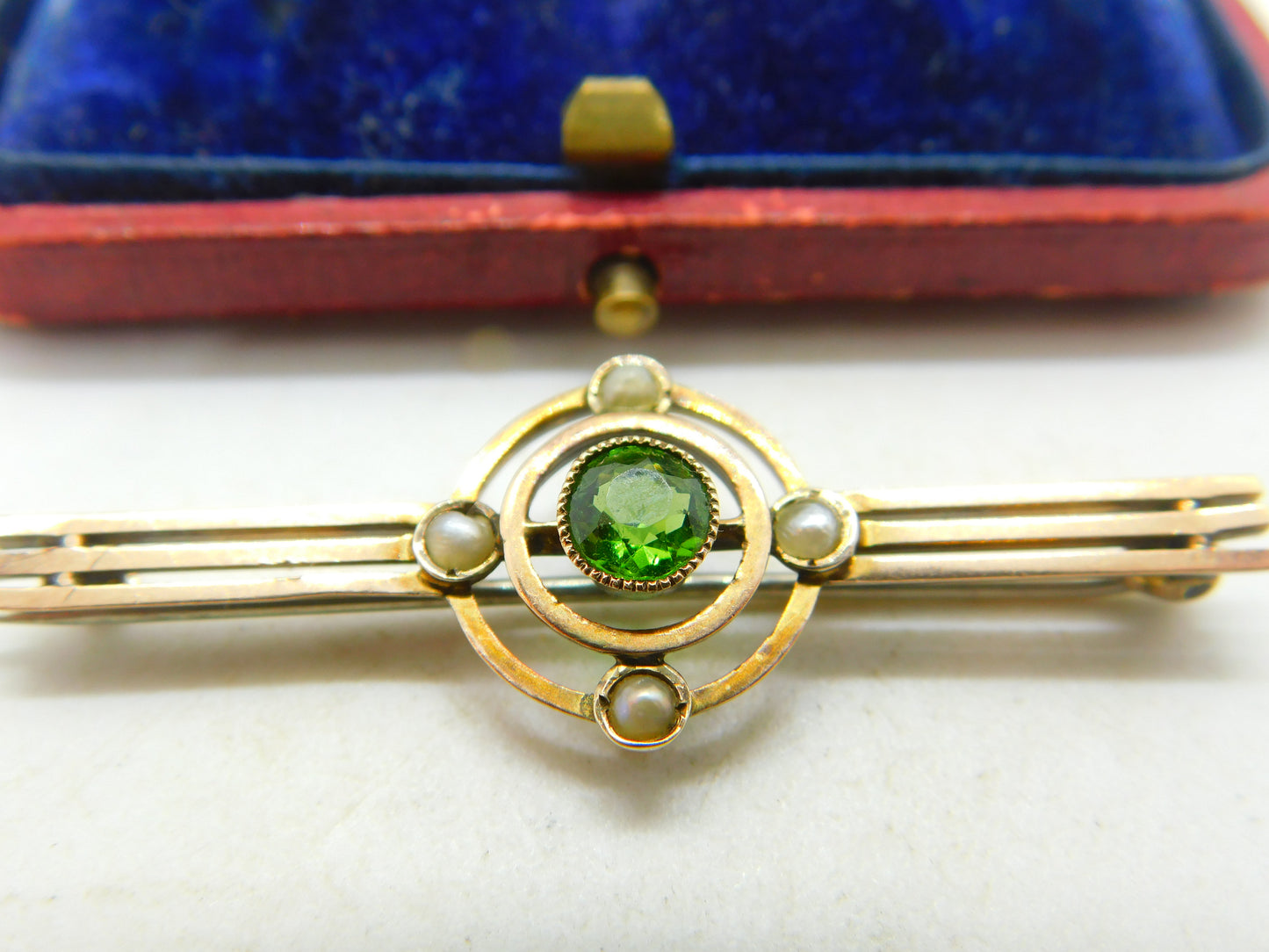 Edwardian 9ct Yellow Gold Peridot & Seed Pearl Sweetheart Brooch Antique c1910