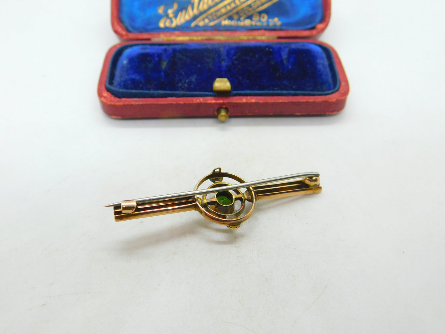 Edwardian 9ct Yellow Gold Peridot & Seed Pearl Sweetheart Brooch Antique c1910