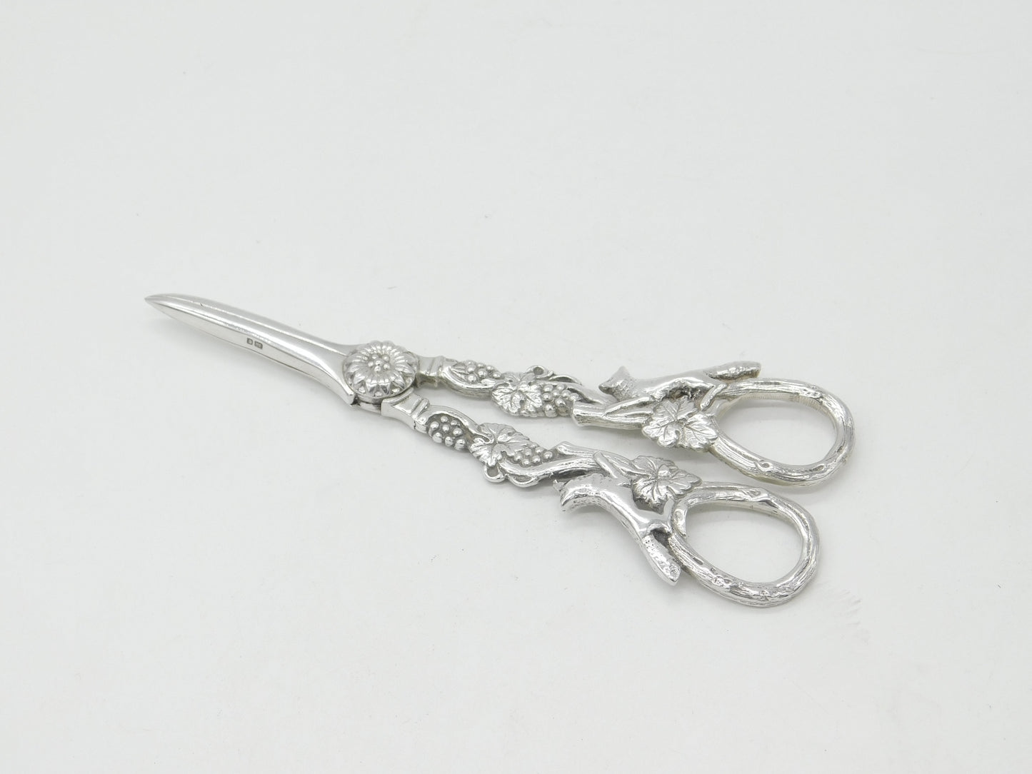 Sterling Silver Running Fox & Grape Pattern Grape Scissors 1967 London Vintage