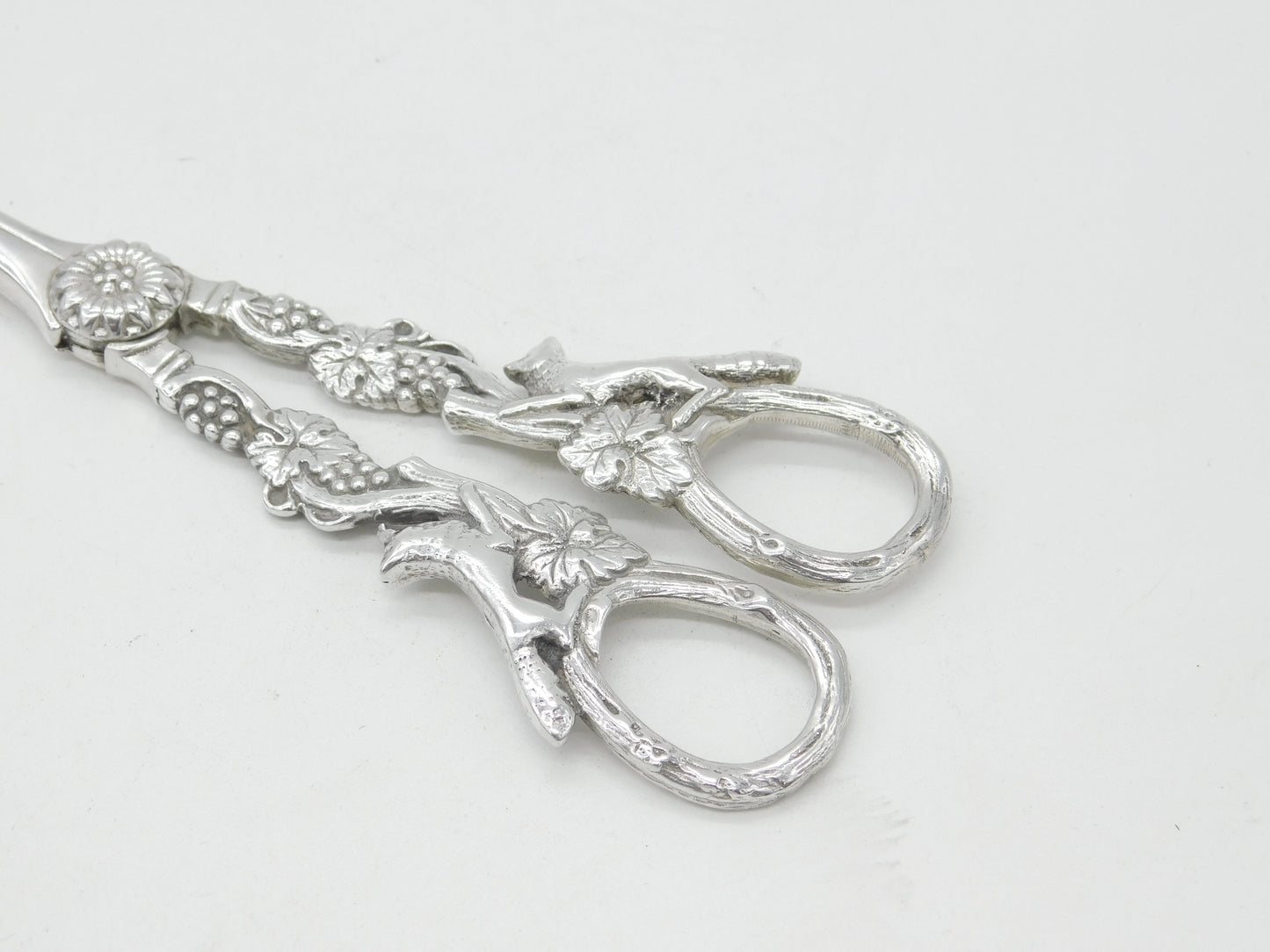 Sterling Silver Running Fox & Grape Pattern Grape Scissors 1967 London Vintage