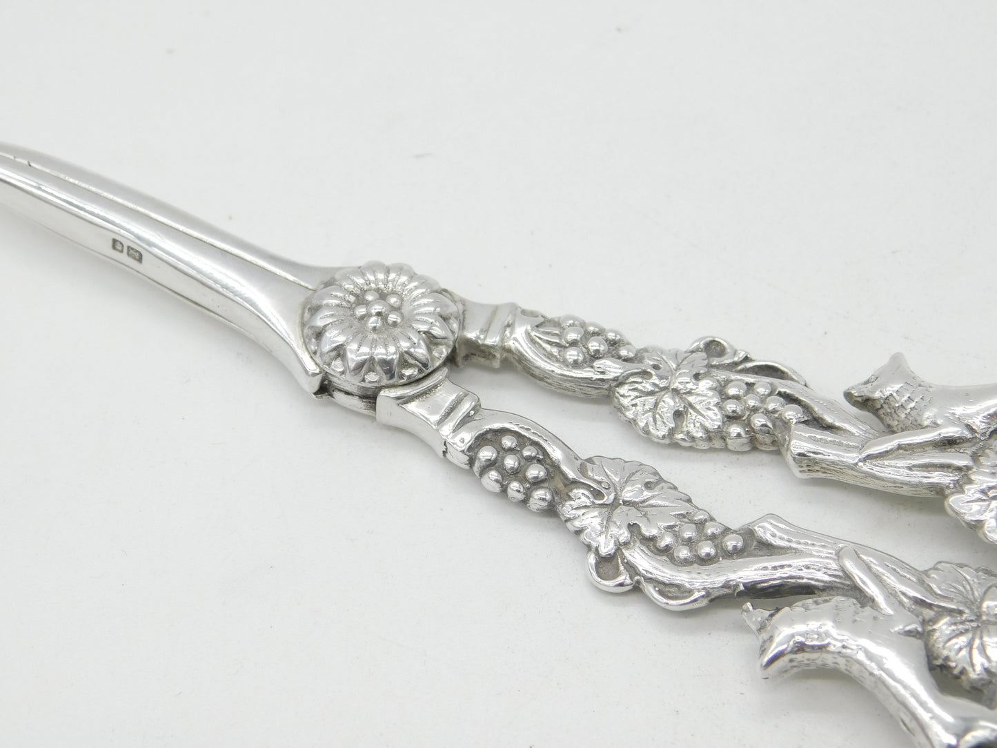 Sterling Silver Running Fox & Grape Pattern Grape Scissors 1967 London Vintage