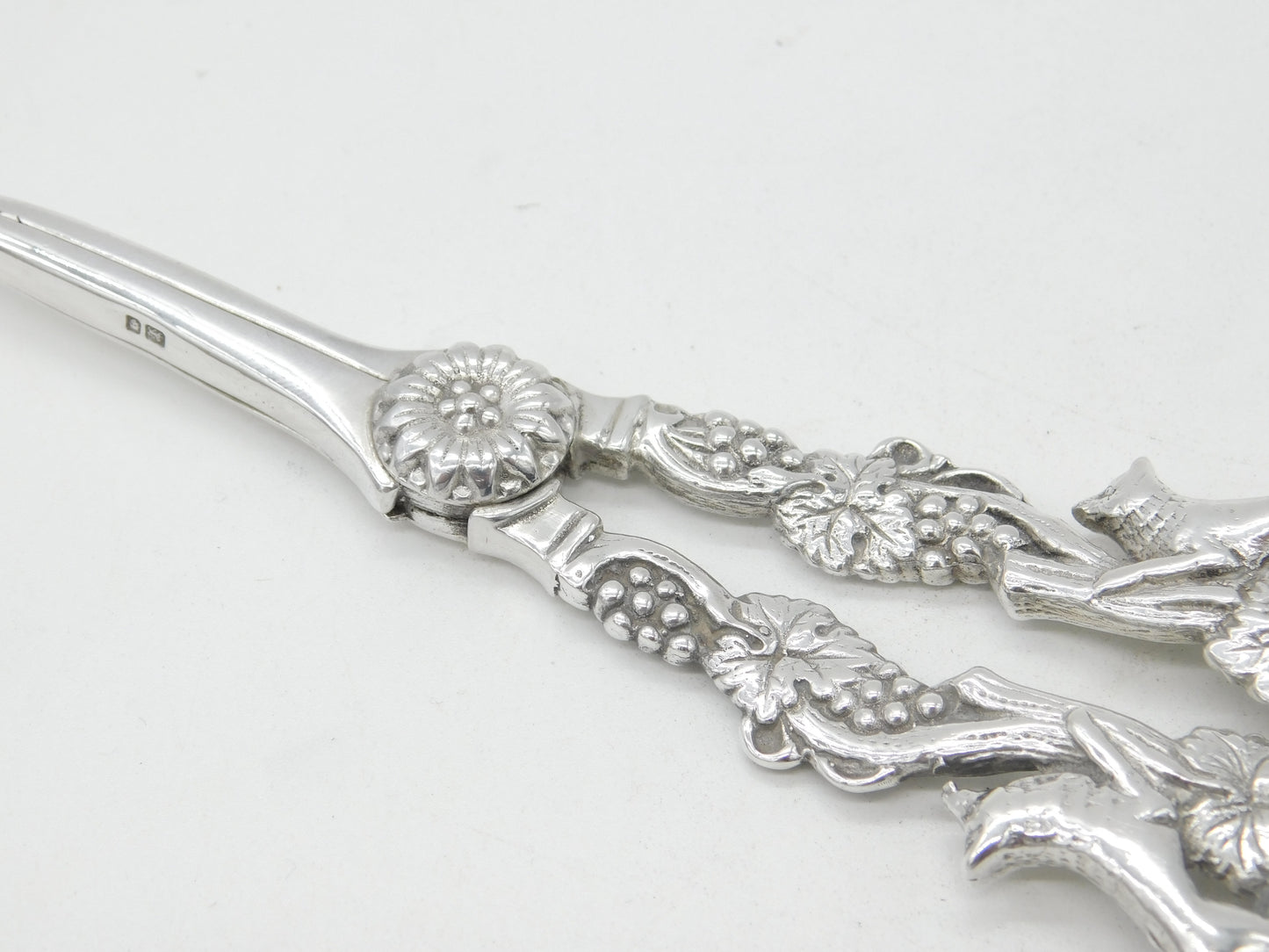 Sterling Silver Running Fox & Grape Pattern Grape Scissors 1967 London Vintage