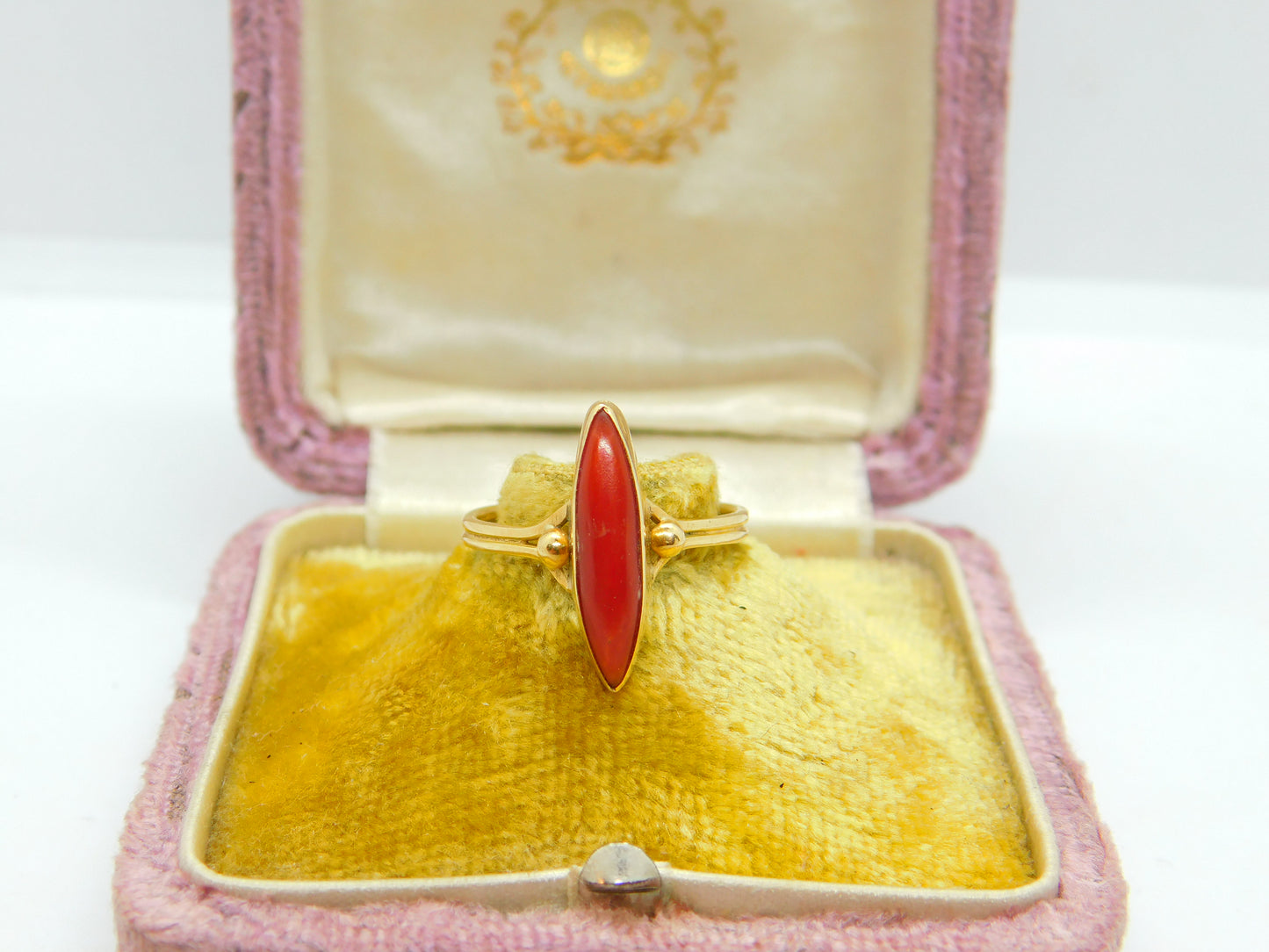 18ct Yellow Gold & Marquise Cut Coral Band Ring Antique c1920 Art Deco