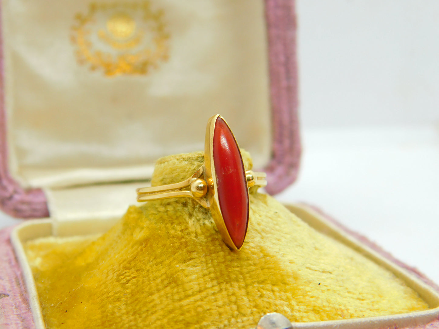 18ct Yellow Gold & Marquise Cut Coral Band Ring Antique c1920 Art Deco