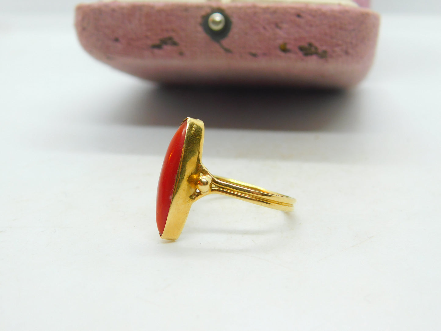 18ct Yellow Gold & Marquise Cut Coral Band Ring Antique c1920 Art Deco