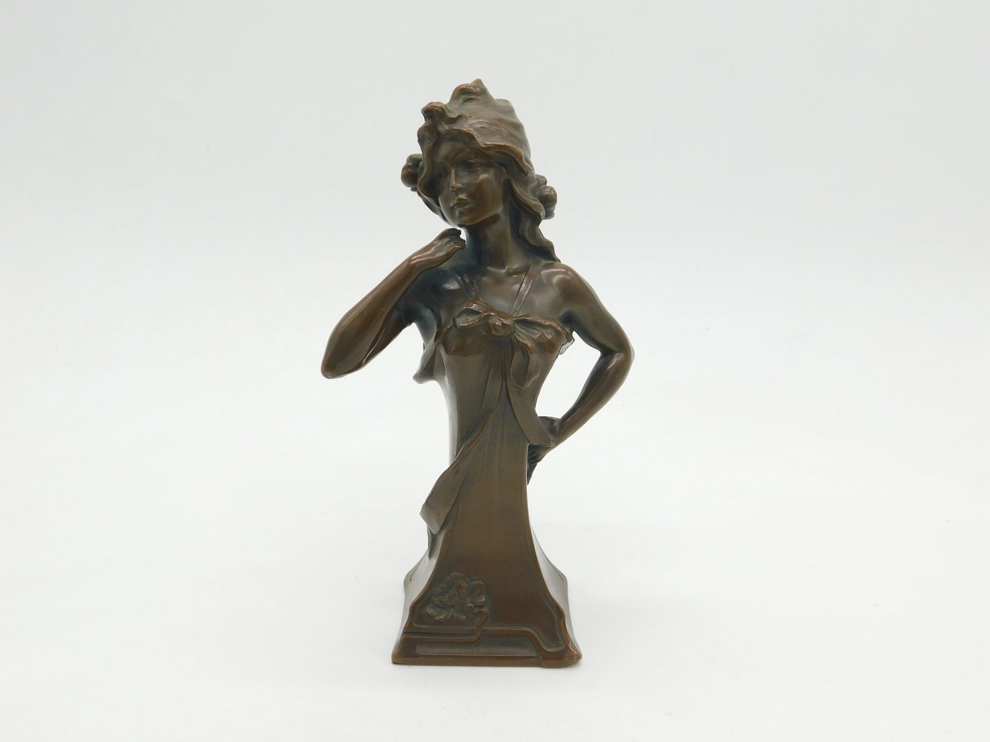 Victorian Art Nouveau Cast Bronze Sculpture of Young Lady Antique c1890