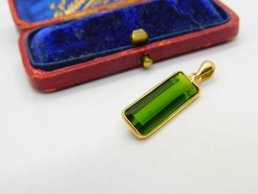 Baguette Cut Green Tourmaline in 18ct Yellow Gold Pendant Vintage c1980