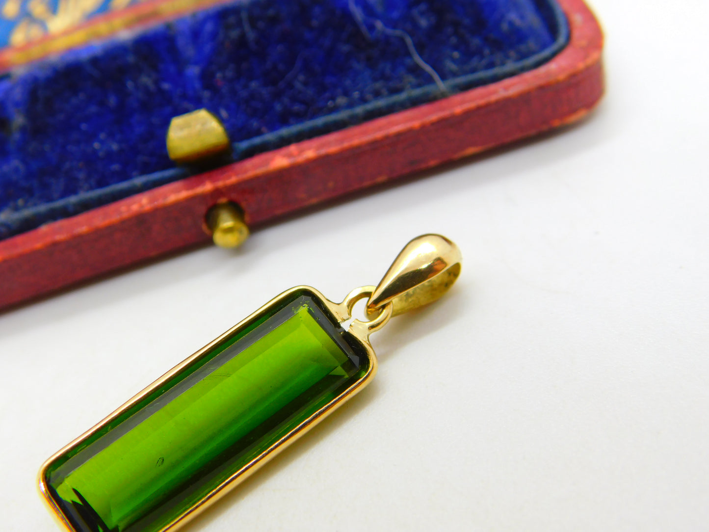 Baguette Cut Green Tourmaline in 18ct Yellow Gold Pendant Vintage c1980