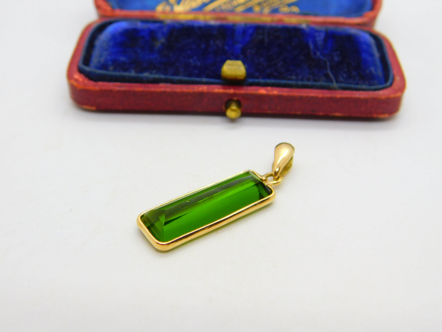 Baguette Cut Green Tourmaline in 18ct Yellow Gold Pendant Vintage c1980