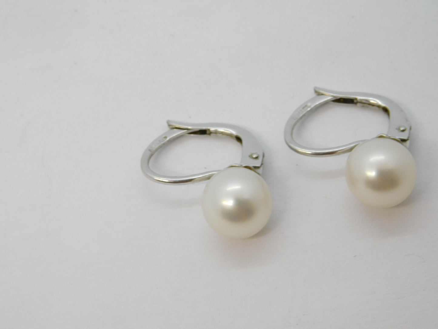 18ct White Gold, Cultured Pearl Hook Huggie Earrings Vintage c1990