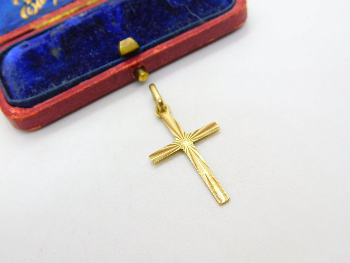 9ct Yellow Gold Rising Sun Pattern Cross Pendant Vintage c1970