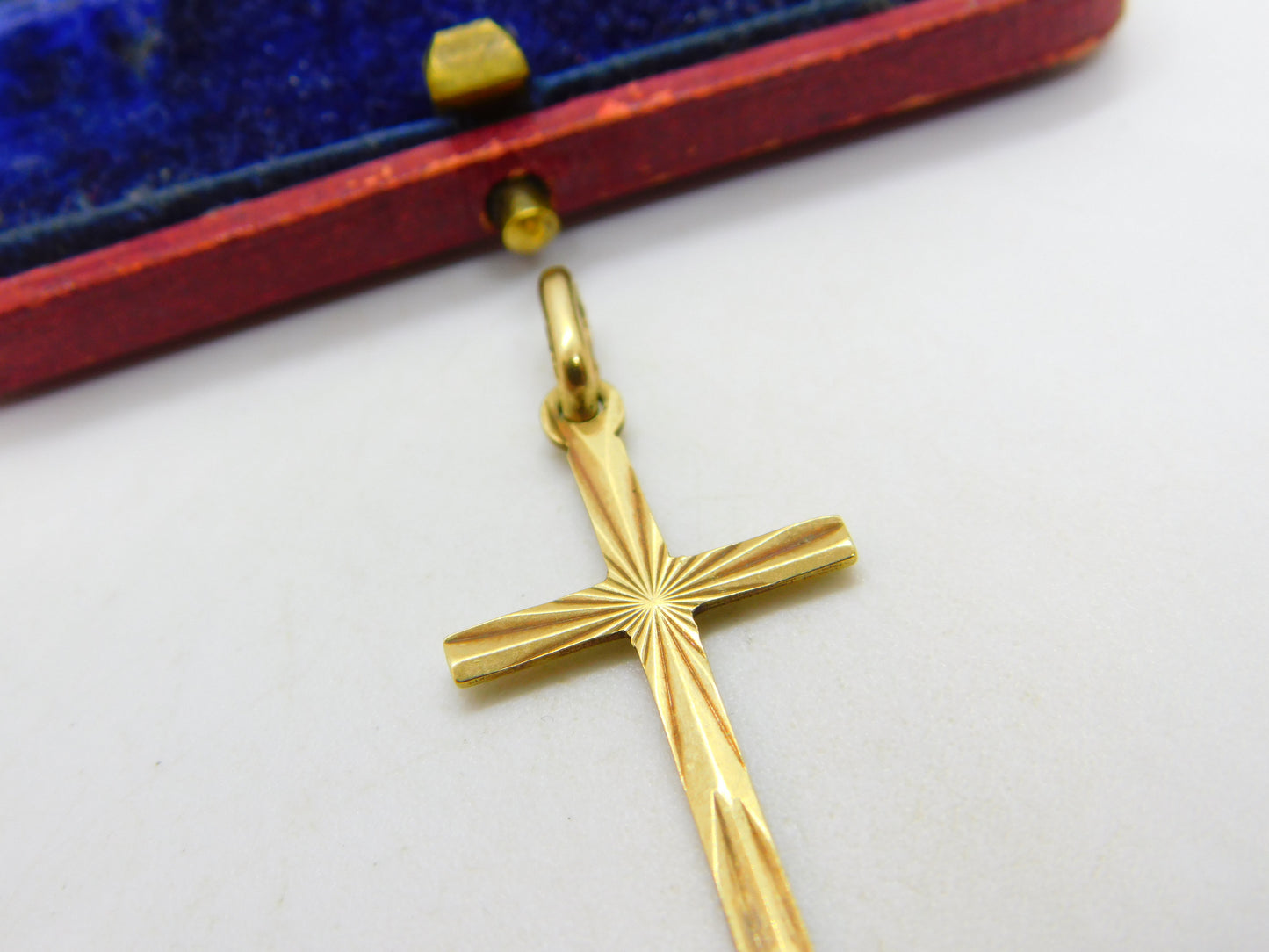 9ct Yellow Gold Rising Sun Pattern Cross Pendant Vintage c1970