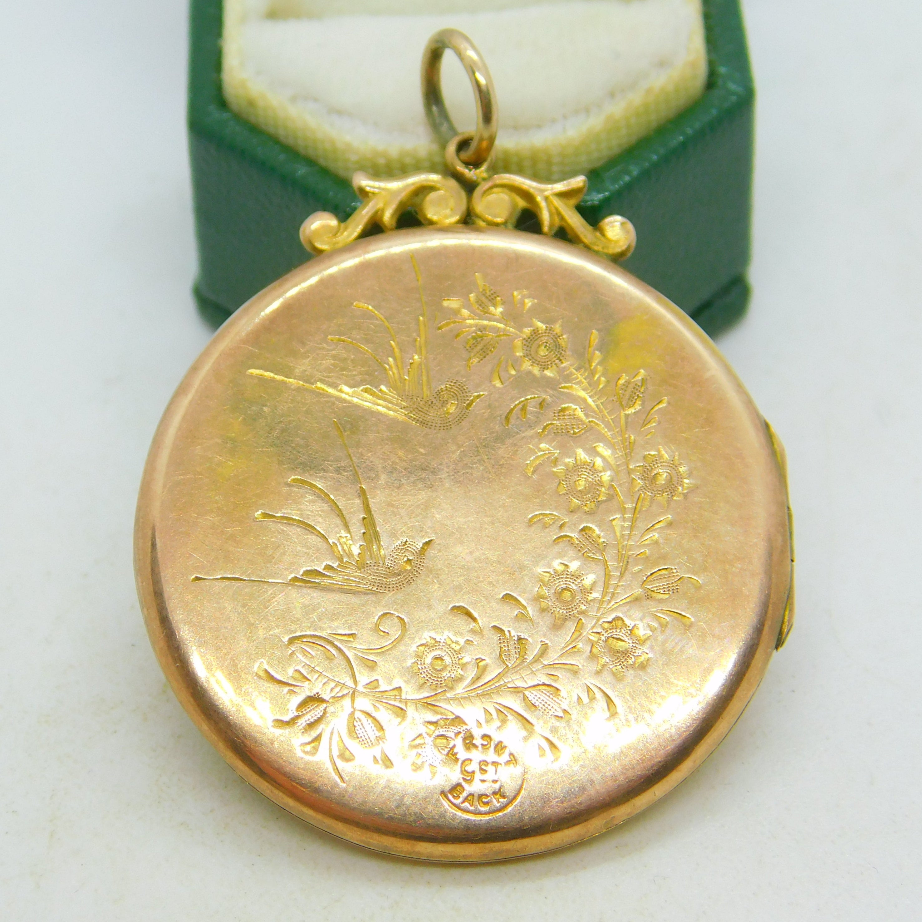 Gold_Locket_Pendant